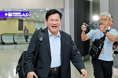 Lin Chia-lung a su regreso de Esuatini (Foto: CNA)