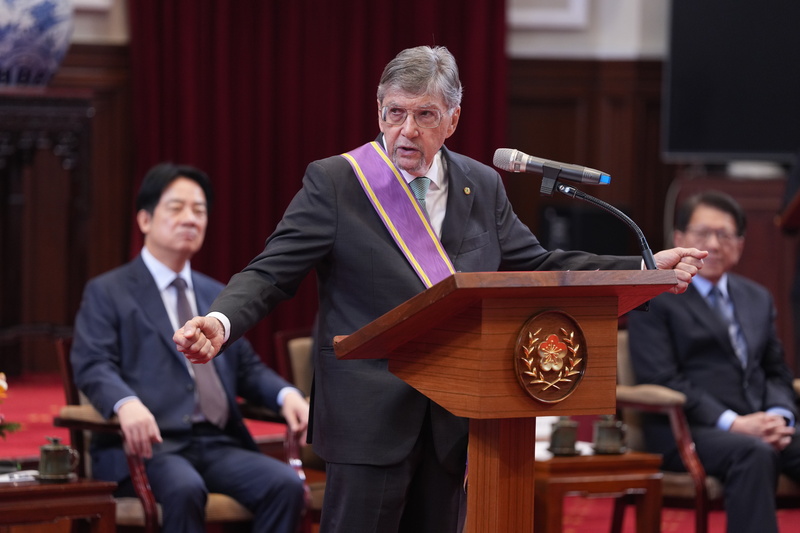 Michael J. Fonte durante su discurso de agradecimiento en la Oficina Presidencial (Foto: CNA)