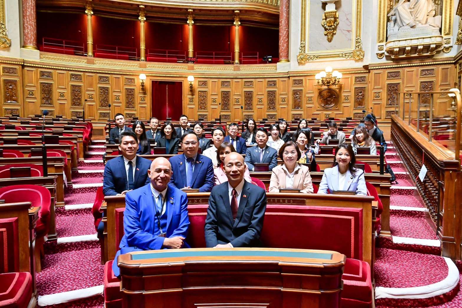 Han Kuo-yu y la delegación del Yuan Legislativo en la Asamblea Nacional de Francia (Foto: Rti)