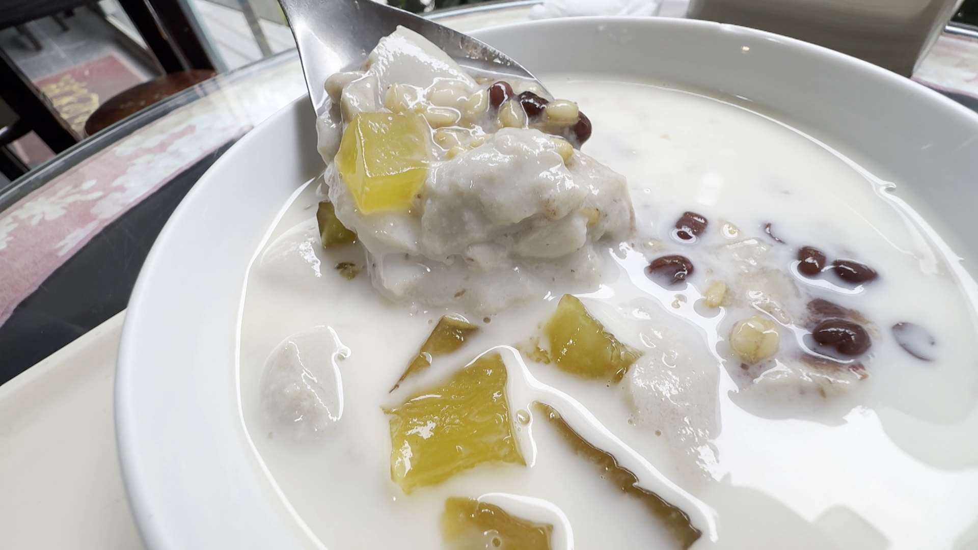 Uno de los platos de &amp;quot;douhua&amp;quot; o pudín de tofu que los turistas disfrutan en Taiwán (Foto: captura de vídeo)