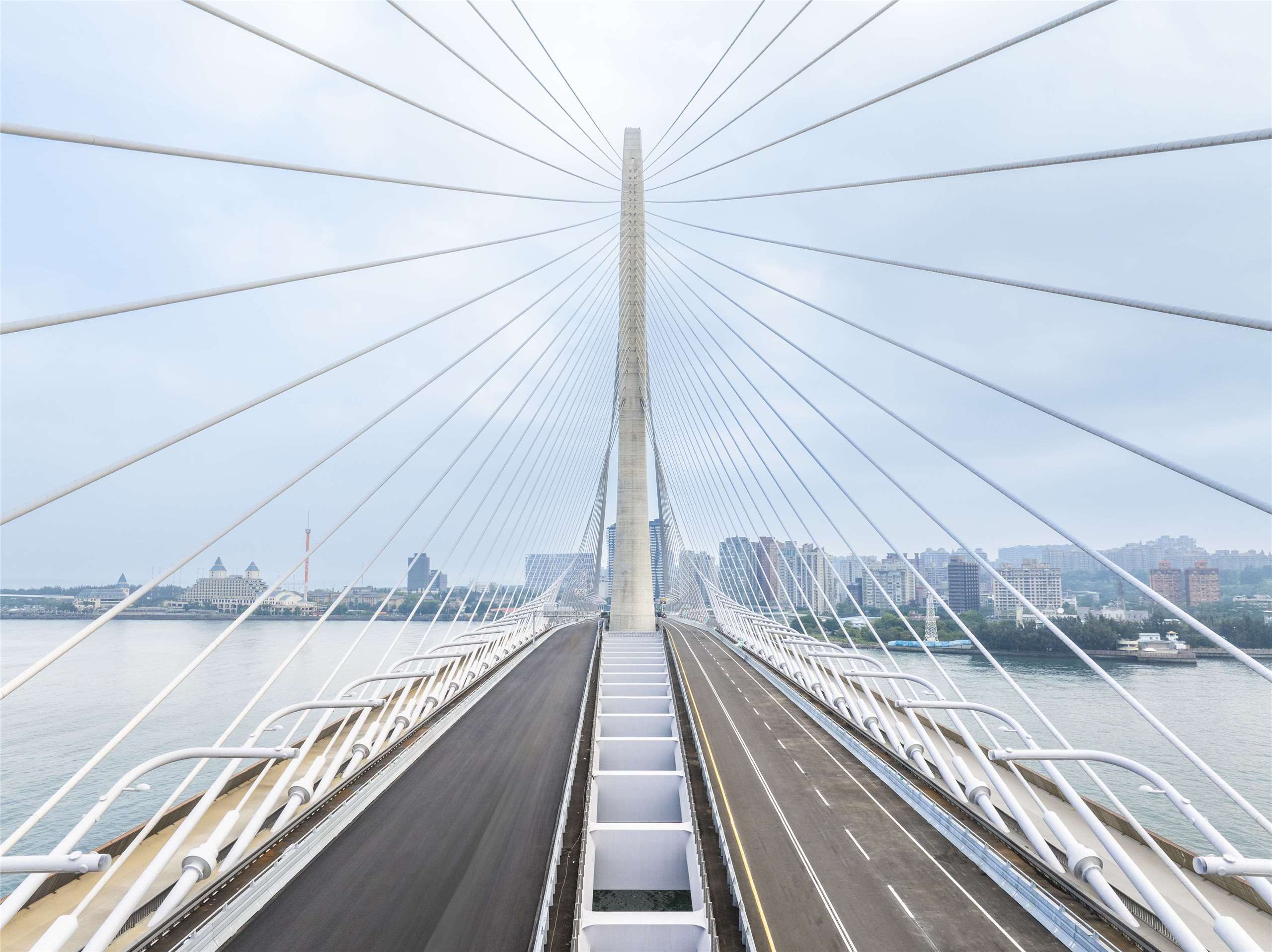 El puente Tamkang promete no sólo embellecer la zona sino atraer prosperidad. (Foto: Carreteras)