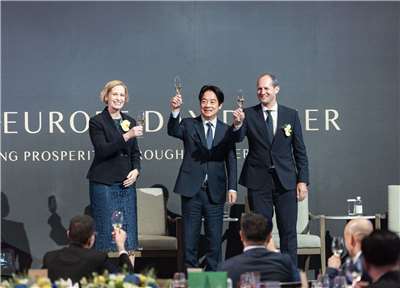 Lai Ching-te brinda con representantes europeos en la cena del Día de Europa (Foto: Facebook de Lai Ching-te)