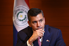 Santiago Peña, presidente de Paraguay, durante un momento de la entrevista a CNA en Taipéi (Foto: CNA)