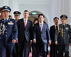 Santiago Peña y Lai Ching-te en la Oficina Presidencial (Foto: CNA)
