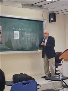 El ilustre profesor Juan Gil, académico de la Real Academia Española.