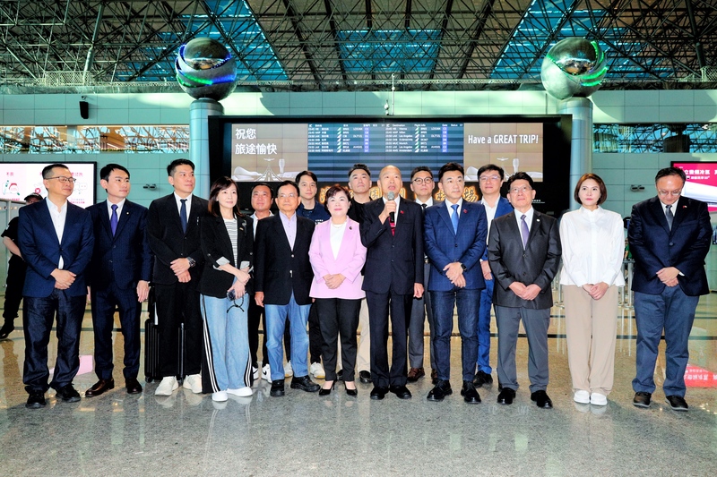 Nutrida delegación del Yuan Legislativo partió ayer desde Taoyuan para EEUU (Foto: CNA)