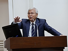Yang Ching-long, gobernador del Banco Central, en la Comisión de Finanzas del Yuan Legislativo (Foto: CNA)