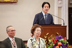 Lai Ching-te se dirige a los representantes de la Sociedad de Medicina Regenerativa de Asia-Pacífico (Foto: CNA)