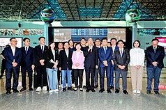 Nutrida delegación del Yuan Legislativo partió ayer desde Taoyuan para EEUU (Foto: CNA)