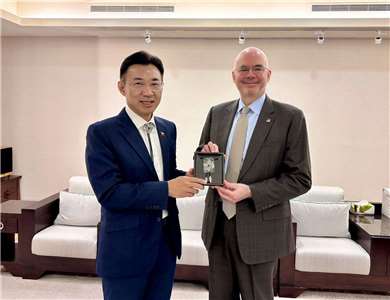 Johnny Chiang, vicepresidente del Legislativo, con Raymond Green, director del AIT en Taipéi (Foto: AIT)
