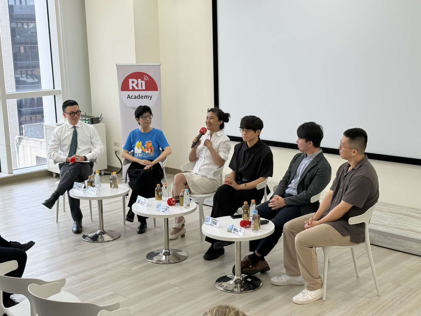 Los delegados taiwaneses que viajaron a la ciudad ucraniana de Leópolis (Lviv) para participar en el Foro de Medios de Leópolis (LMF) compartieron sus experiencias. (Foto: Rti)