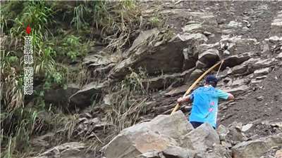 Carretera cortada en un pueblo de montaña (Foto: captura de vídeo)
