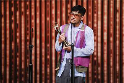 El cantante taiwanés Ayal Komod (張震嶽, A-Yue) dando su discurso de recepción de un premio Melodía Dorada. (Foto: TTV)
