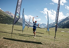 El ultramaratonista extremo Tommy Chen (陳彥博) obtuvo el primer lugar del Ultra de Montaña de 200 km disputado en Kirguistán. (Foto: CNA)