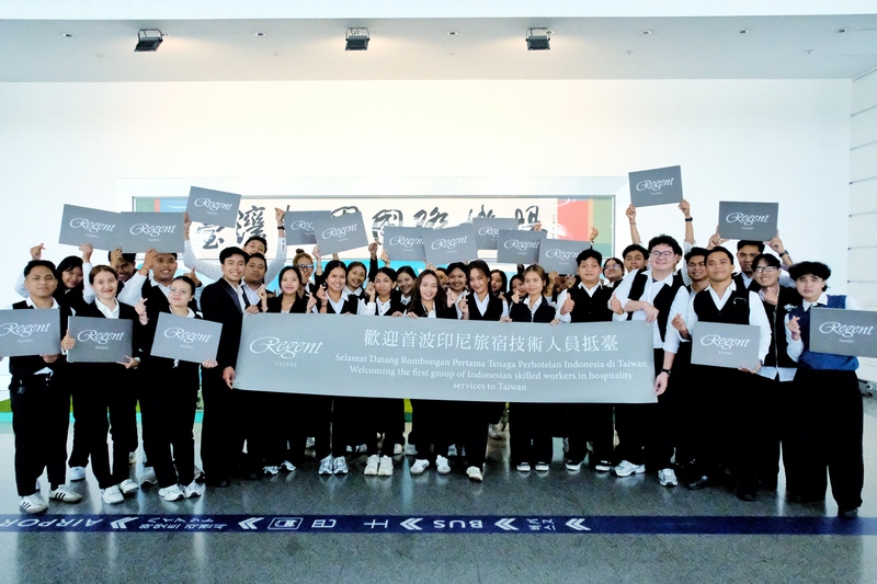 35 trabajadores indonesios cualificados, el primer grupo de extranjeros que empezará a trabajar en el sector hotelero taiwanés (Foto: CNA)