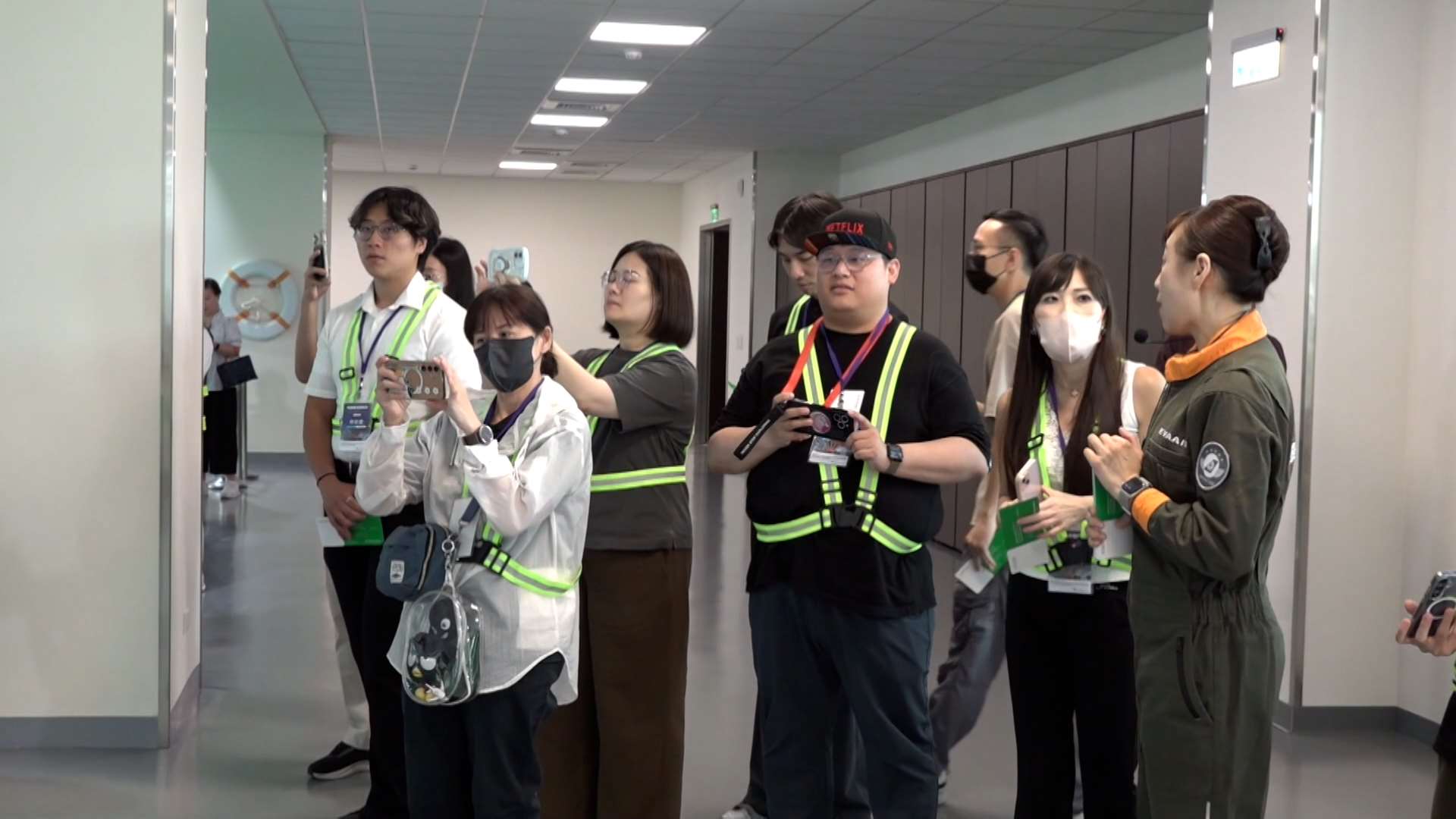 Trabajadores del Aeropuerto Internacional de Taoyuan (Foto: captura de vídeo)