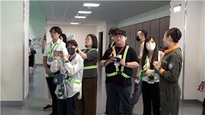 Trabajadores del Aeropuerto Internacional de Taoyuan (Foto: captura de vídeo)