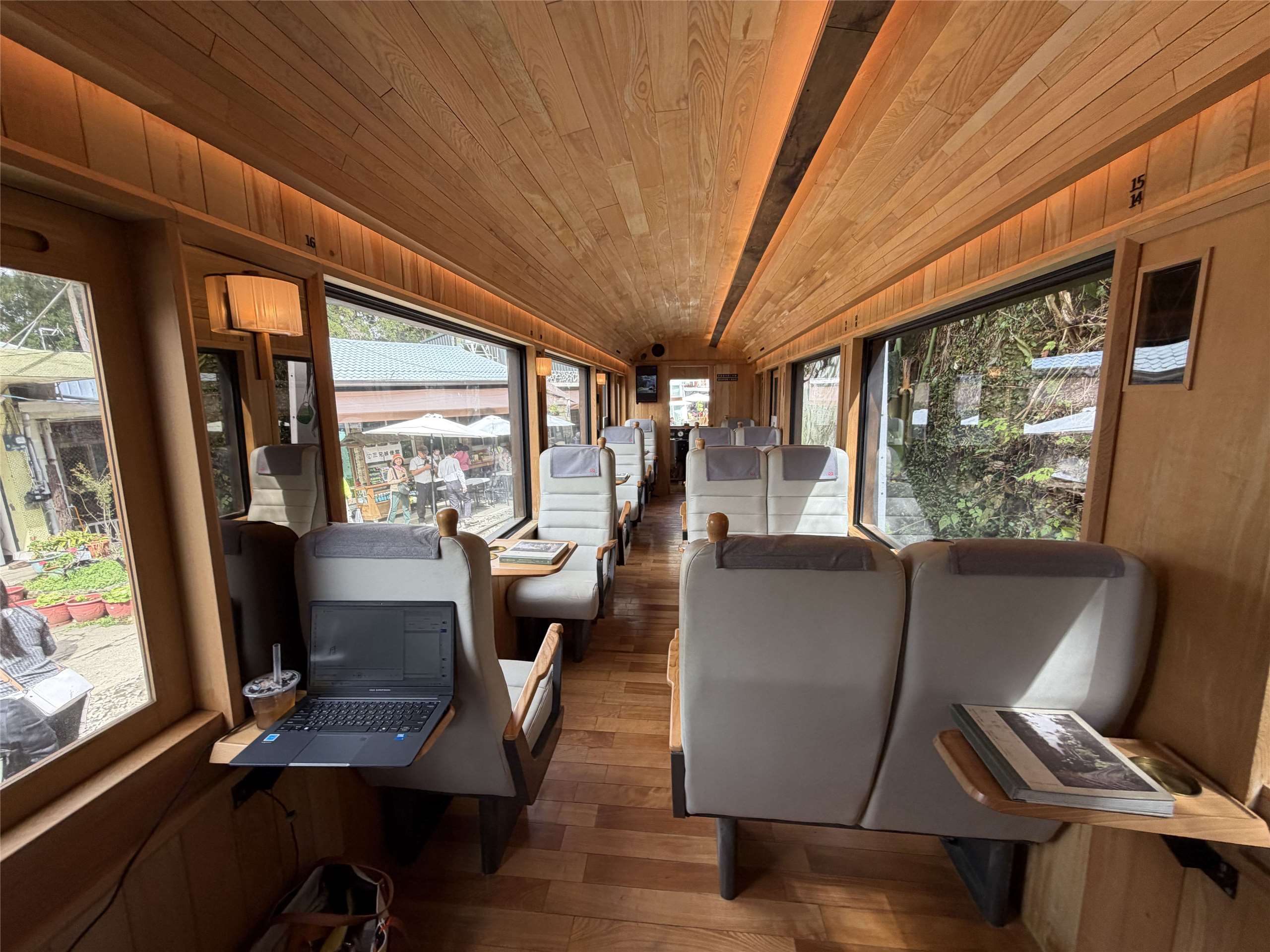 Interiores del tren turístico Fusen. (Foto: rti)