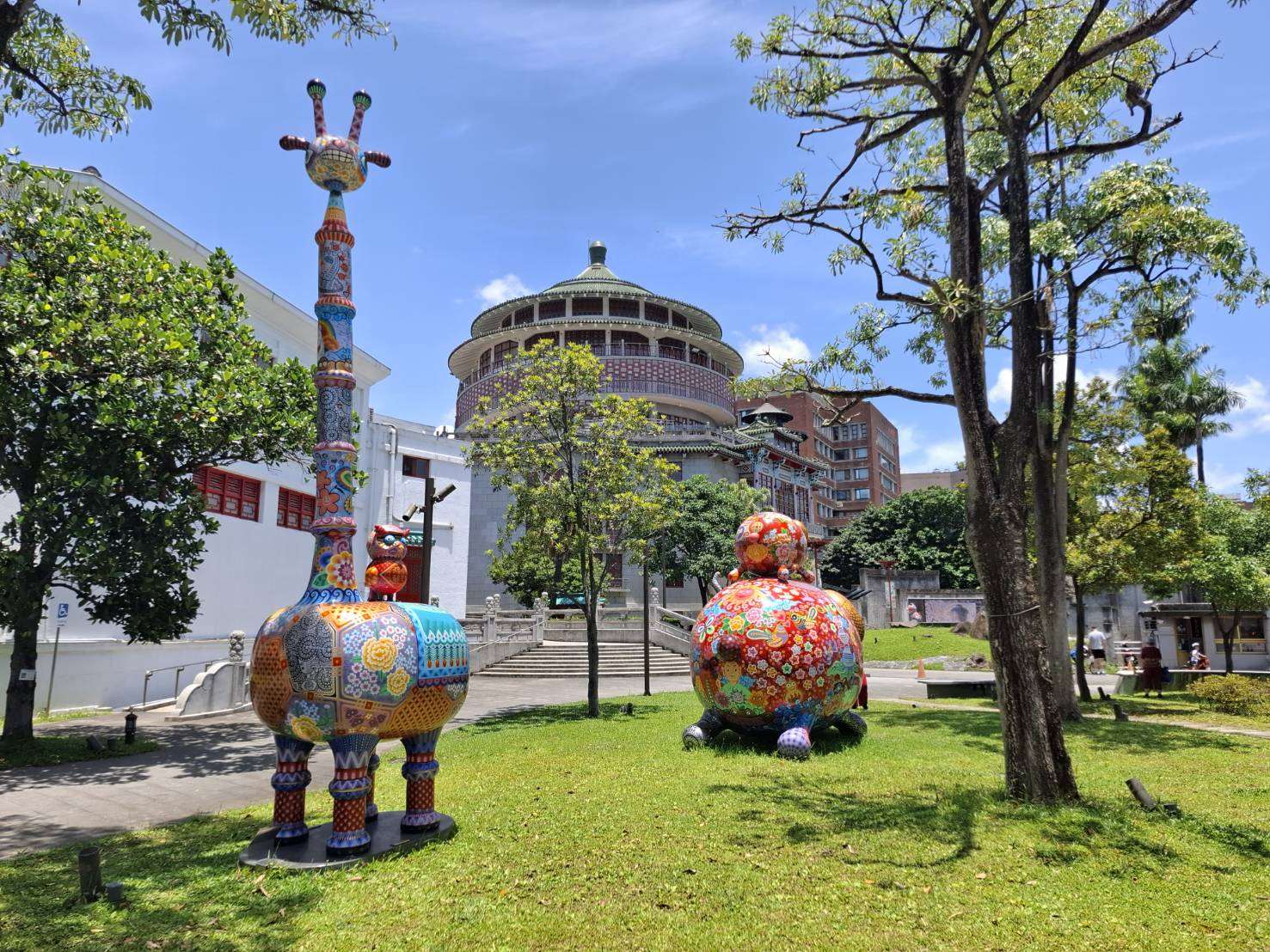 Esculturas parte de la muestra «Un agujero de gusano hacia fantasías florecientes», del artista taiwanés Hung Yi (洪易). (Foto: Rti)