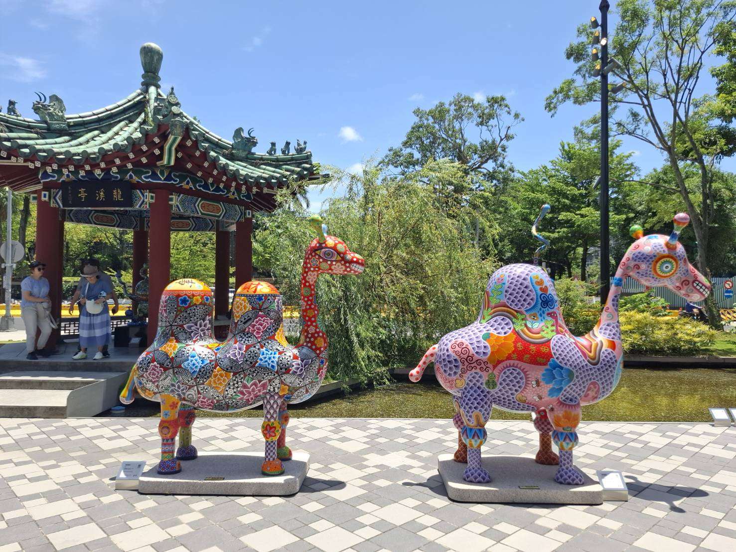 Esculturas parte de la muestra «Un agujero de gusano hacia fantasías florecientes», del artista taiwanés Hung Yi (洪易). (Foto: Rti)
