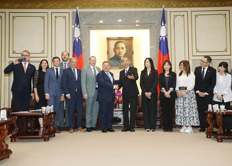 Han Kuo-yu reçoit la délégation autrichienne au Parlement (photo CNA)
