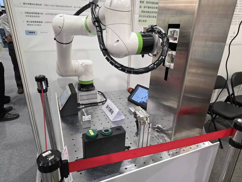 Le robot de préparation radiopharmaceutique de l'Höpital général des Vétérans (photo, CNA)