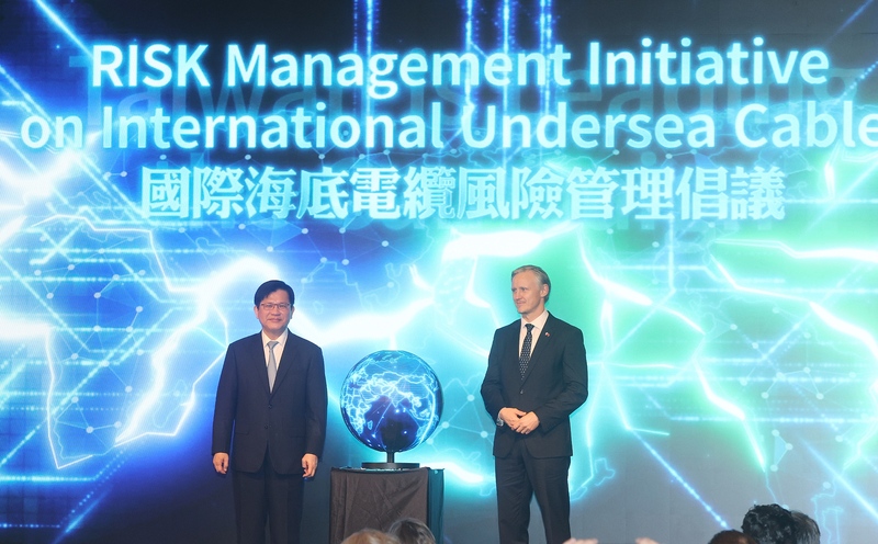 Le Forum de coopération Taiwan-Europe sur la sécurité des câbles sous-marins s'est tenu à Taipei le 28 octobre en présence du ministre des Affaires étrangères Lin Chia-lung et de Rihards Kols, député européen et président de la réunion annuelle 2025 du Club Formosa (photo : CNA)