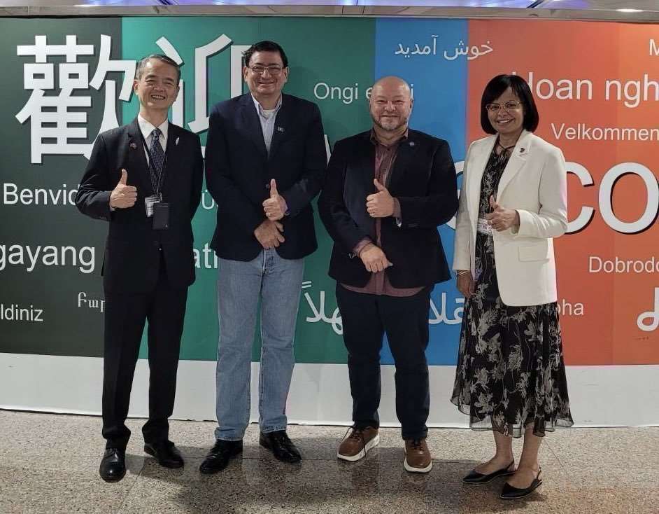 Le ministre Louis Zabaneh (2e à g.) et le ministre Michel Chebat (2e à d.) accueillis à l'aéroport international de Taoyuan (photo, MOFA)