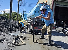 Le travail de remise en état des canalisations se poursuit après les inondations (photo fournie par Taiwan Water Corp., pour CNA)