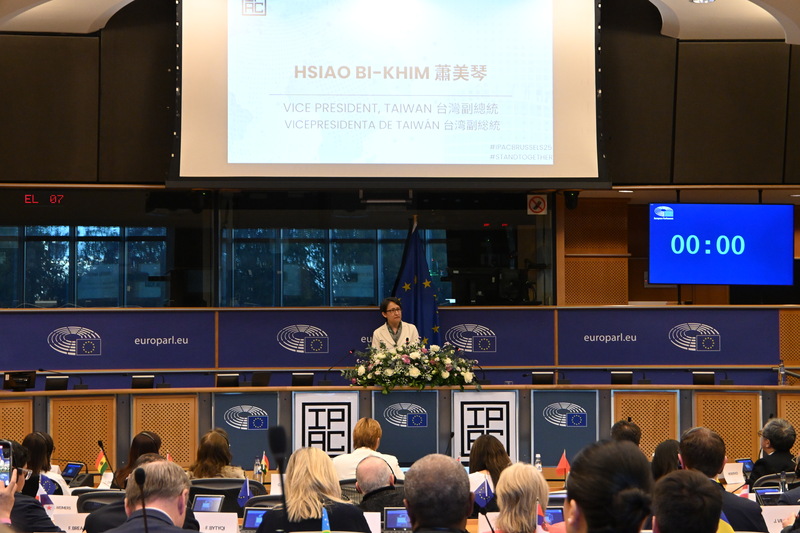 Hsiao Bi-khim a prononcé un discours intattendu lors du sommet de l'IPAC au Parlement européen le 7 novembre (Photo CNA)
