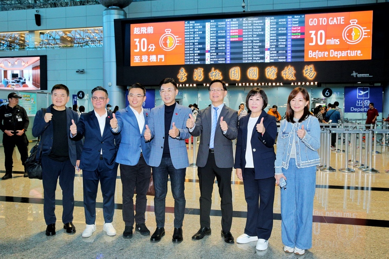 Une délégation parlementaire interpartis dirigée par le vice-président du Yuan législatif Johnny Chiang (au centre) s'est envolée pour une visite au Paraguay (photo, CNA)