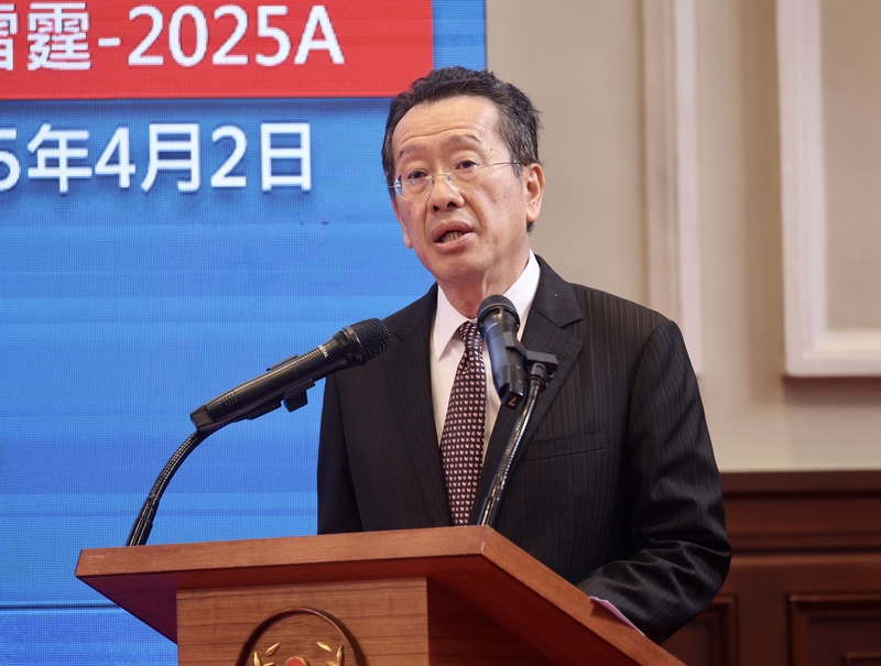 Le ministre de la Défense Wellington Koo explique l'usage prévu du budget spécial défense (photo CNA)