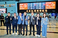 Une délégation parlementaire interpartis dirigée par le vice-président du Yuan législatif Johnny Chiang (au centre) s'est envolée pour une visite au Paraguay (photo, CNA)