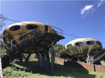 Le club de vacances sur le thème des OVNI abandonné en bord de mer à Wanli, dans le nord de Taïwan (photo : Wikipedia)