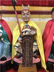 La divinité Dingmao, une des six incarnations de Liu Ding, a sa statue dans le temple Daitian de Madou, à Tainan (photo Wikimedia commons)