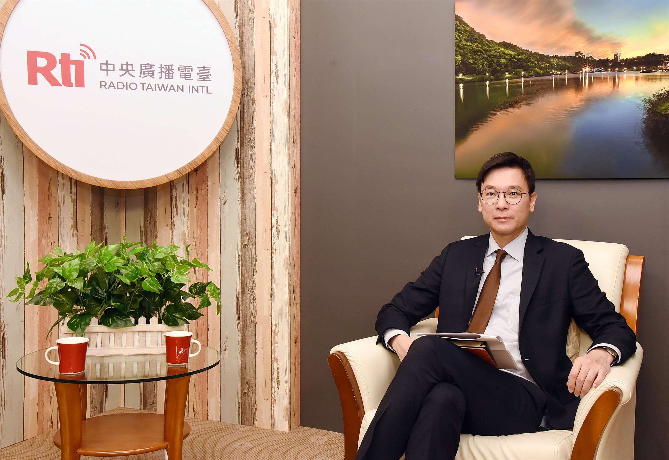 Lin Fei-fan est interviewé à Rti le 2 décembre (photo Rti)