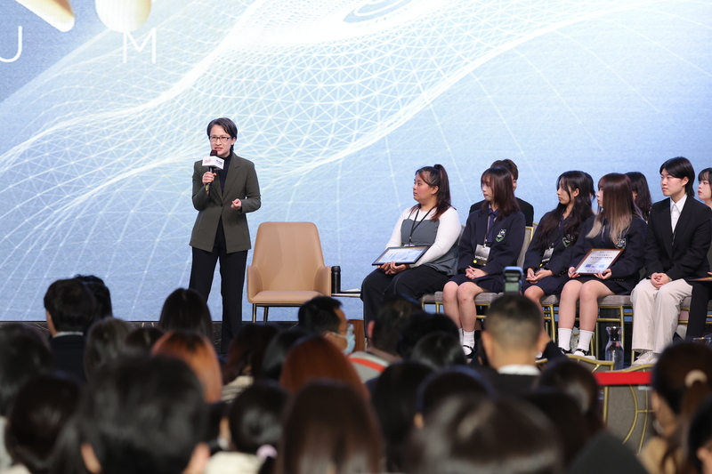 La Vice-Présidente Hsiao Bi-khim a félicité les jeunes pour leurs propositions en matière d'IA (photo : CNA)
