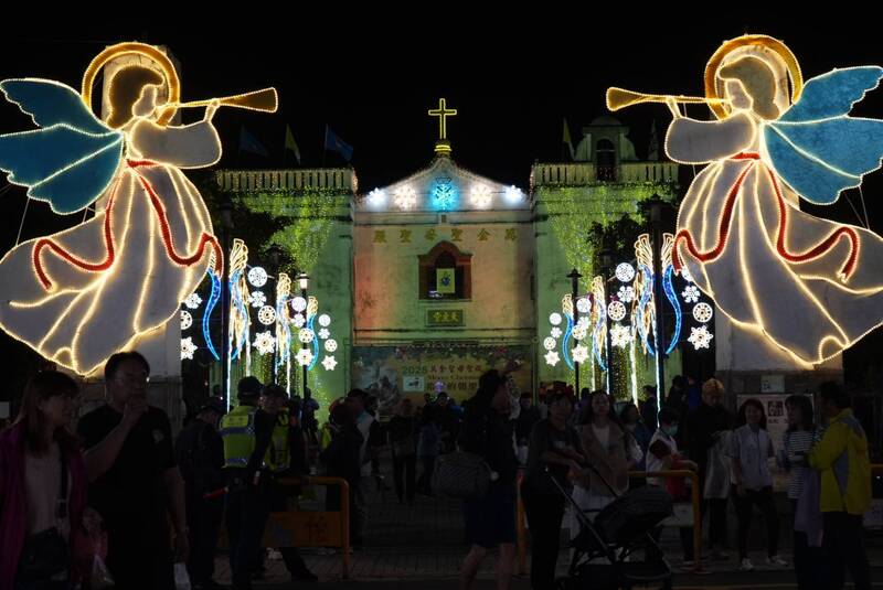 L'église catholique de Wanjin allume ses lumières de Noël le 13 décembre (photo, CNA)