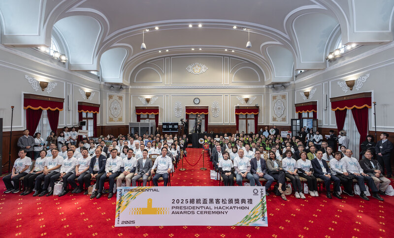 Cérémonie de remise des prix de Hackathon au palais présidentiel (photo, CNA)