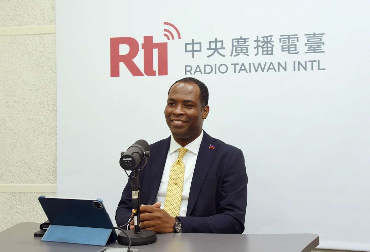 SEM Roudy Stanley Penn Ambassadeur d'Haiti à Taiwan au studio de Rti