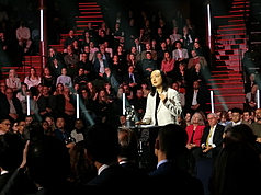 Le Right Livelihood Award décerné à Audrey Tang pour son travail sur la démocratie numérique (Image : CNA)