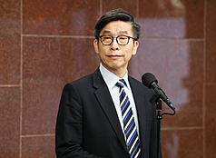 Le député Chung Chia-pin (DPP) (photo, CNA)