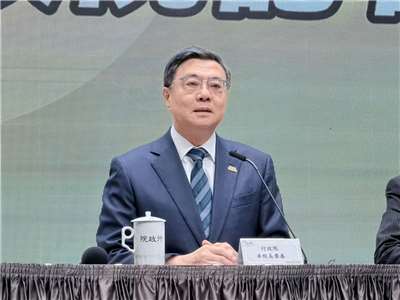 Le Premier ministre Cho Jung-tai en conférence de presse pour défendre l'ordre constitutionnel (photo, Rti)