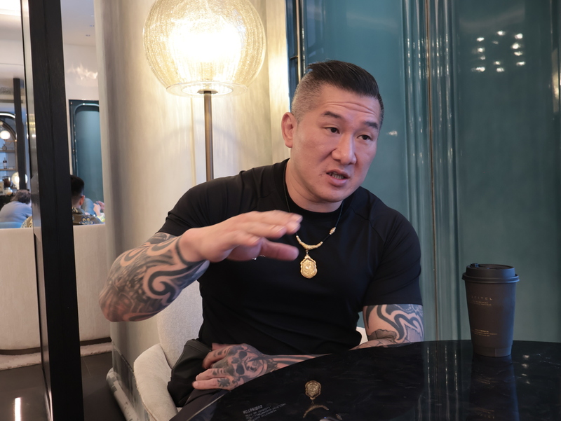 L'influenceur taïwanais Holger Chen interviewé à Shangaï (Photo CNA)