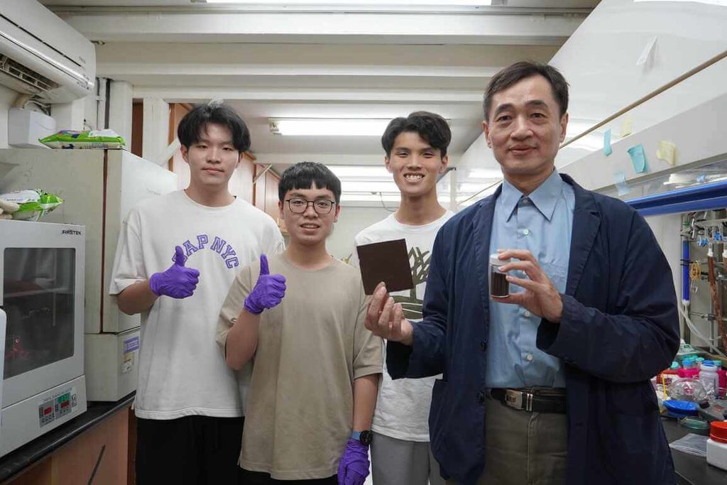 marc de café recyclé en matériau insonorisant, une prouesse d'étudiants taiwanais (photo de l'université technologique de Taipei)