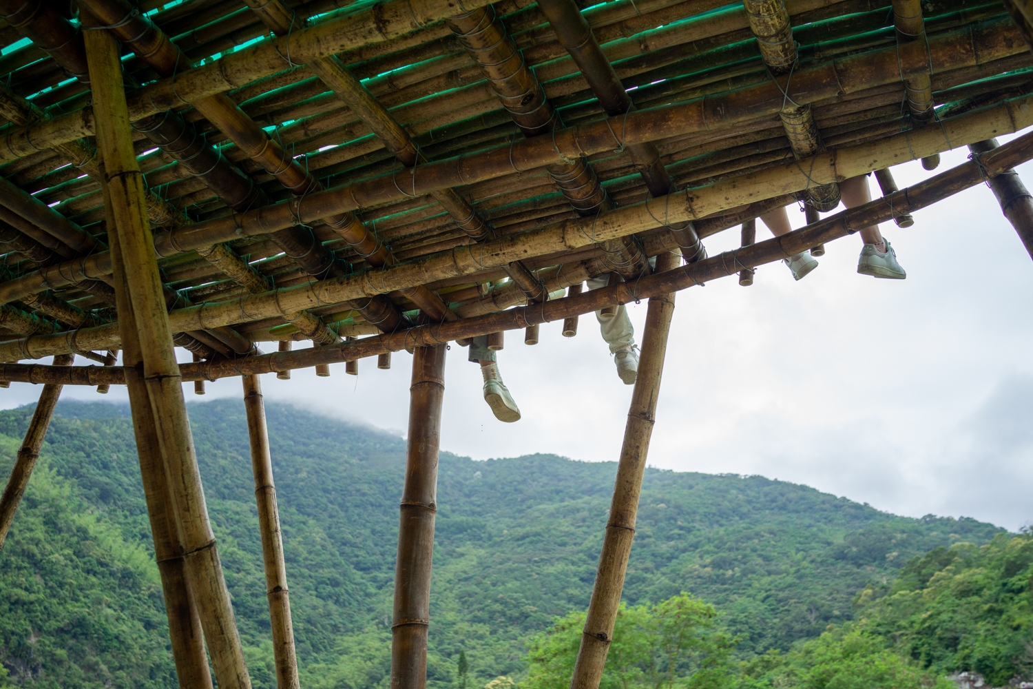 Du haut d’Irilriya, l’oeuvre d’Ahung Masikad dans le village de Taromak (photo : Sasa)
