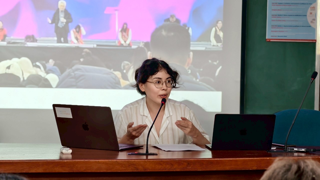 Juliette Duléry présente l'état de ses recherche au sujet du mouvement évangélique à Taïwan, lors de la Journée jeunes chercheurs à l'Academia Sinica le 11 juin (photo Sih-jie Chen, CEFC)