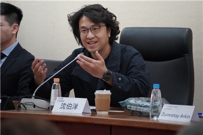 Le député DPP Puma Shen condamne les sanctions chinoises imposées à l'entreprise de son père (Image : Bureau de Puma Shen)