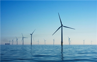 Illustration de ferme éolienne offshore (source Unsplash)
