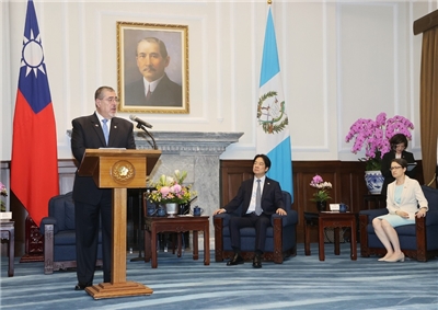 Le président du Guatemala Bernardo Arévalo est arrivé à Taïwan hier pour une visite d'Etat de cinq jours (Image : CNA)
